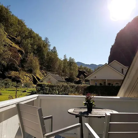 Bright And Cozy Apartment 1.5Km From City Centre Aurland Exterior photo