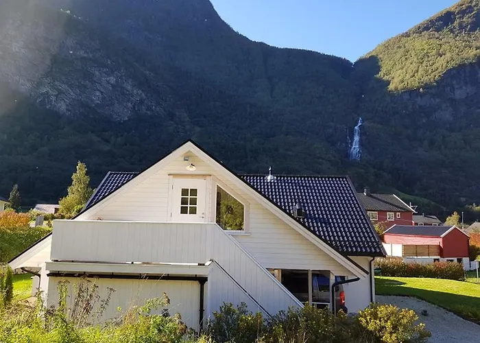 Bright And Cozy Apartment 1.5Km From City Centre