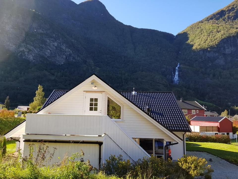Bright And Cozy 1.5km From Centre Aurland