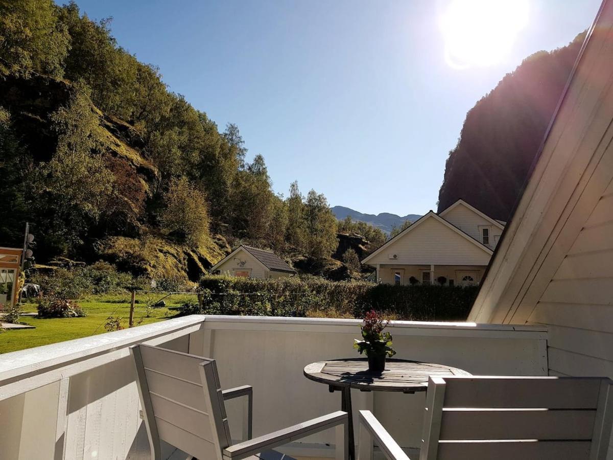 Bright And Cozy 1.5km From Centre Apartment Aurland