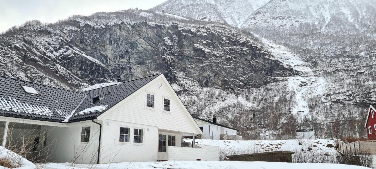 Bright And Cozy 1.5km From Centre Apartment *